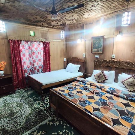 Royal Houseboat Hotel Srinagar  Luaran gambar