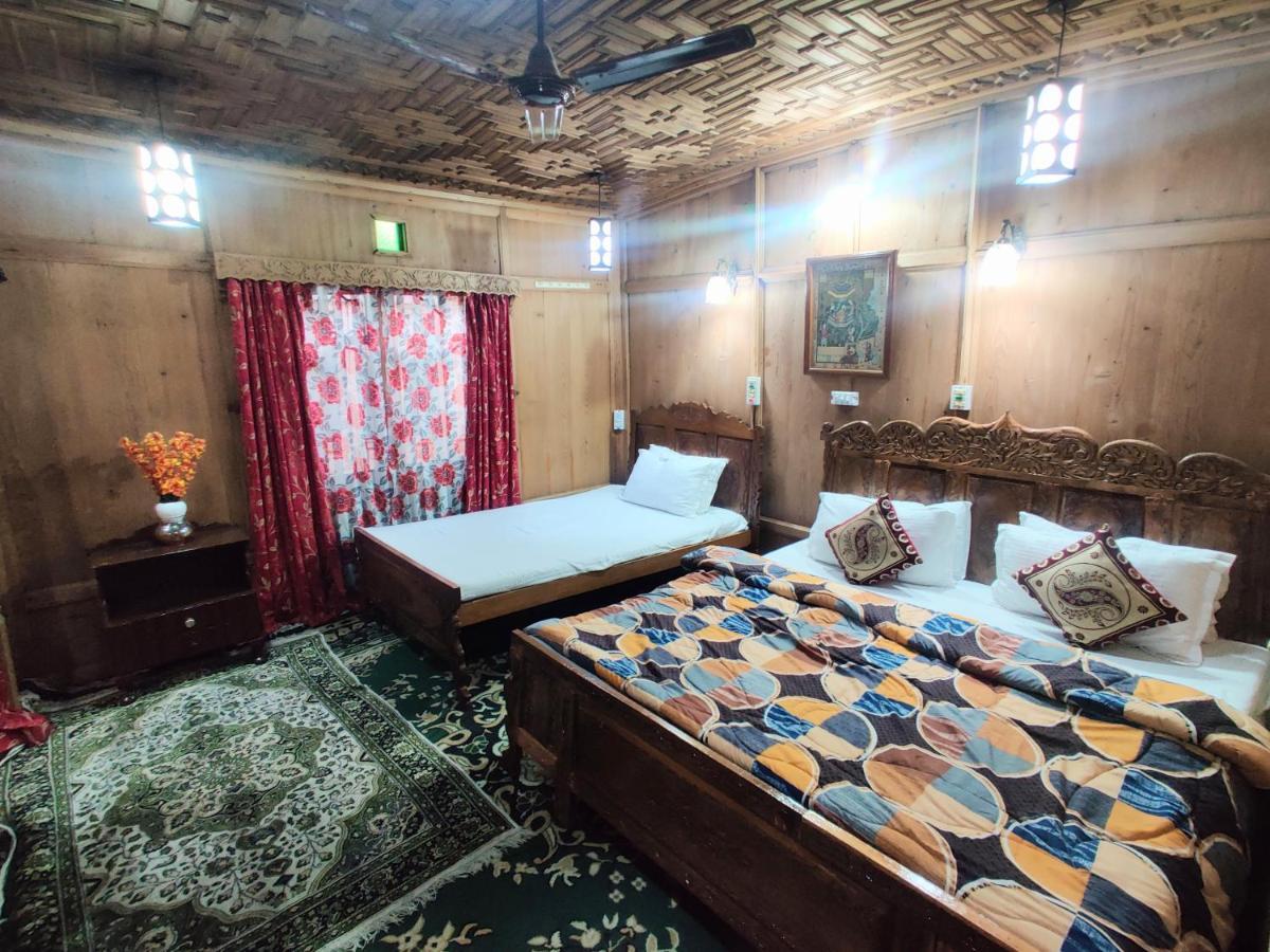 Royal Houseboat Hotel Srinagar  Luaran gambar