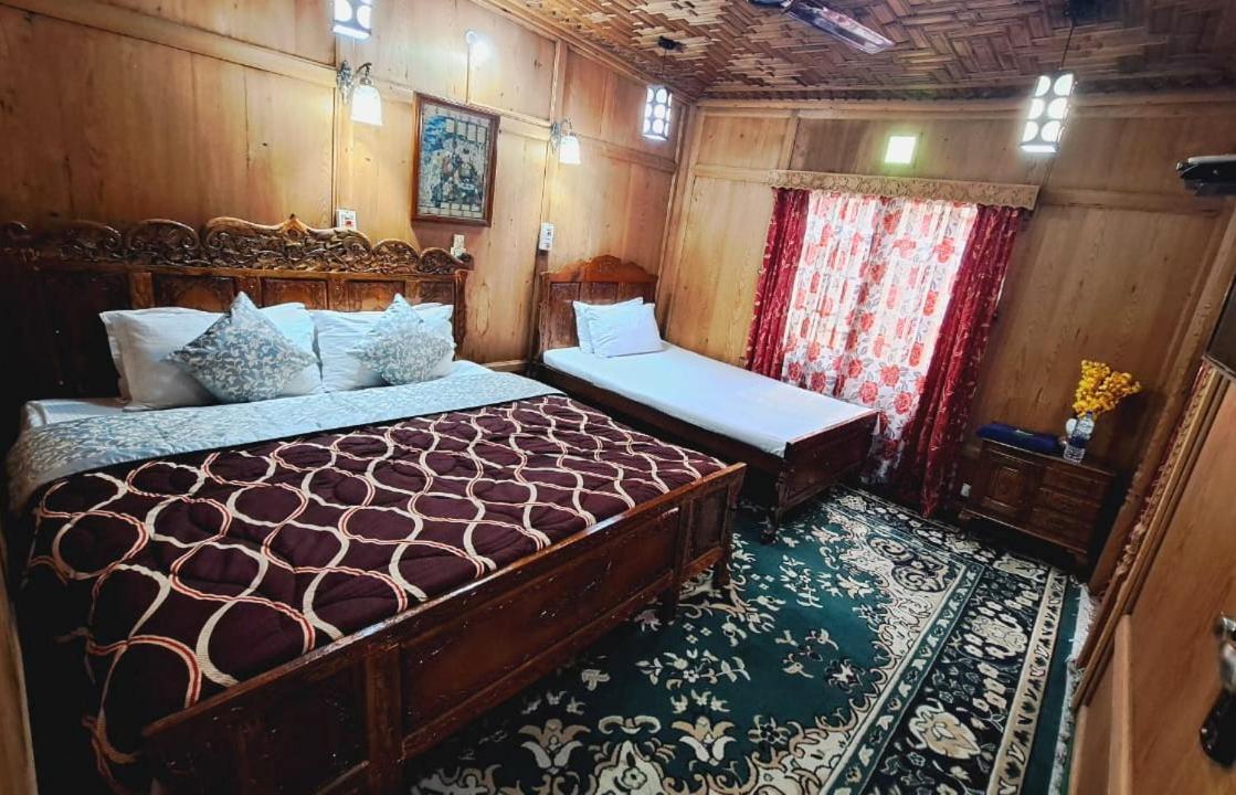 Royal Houseboat Hotel Srinagar  Luaran gambar